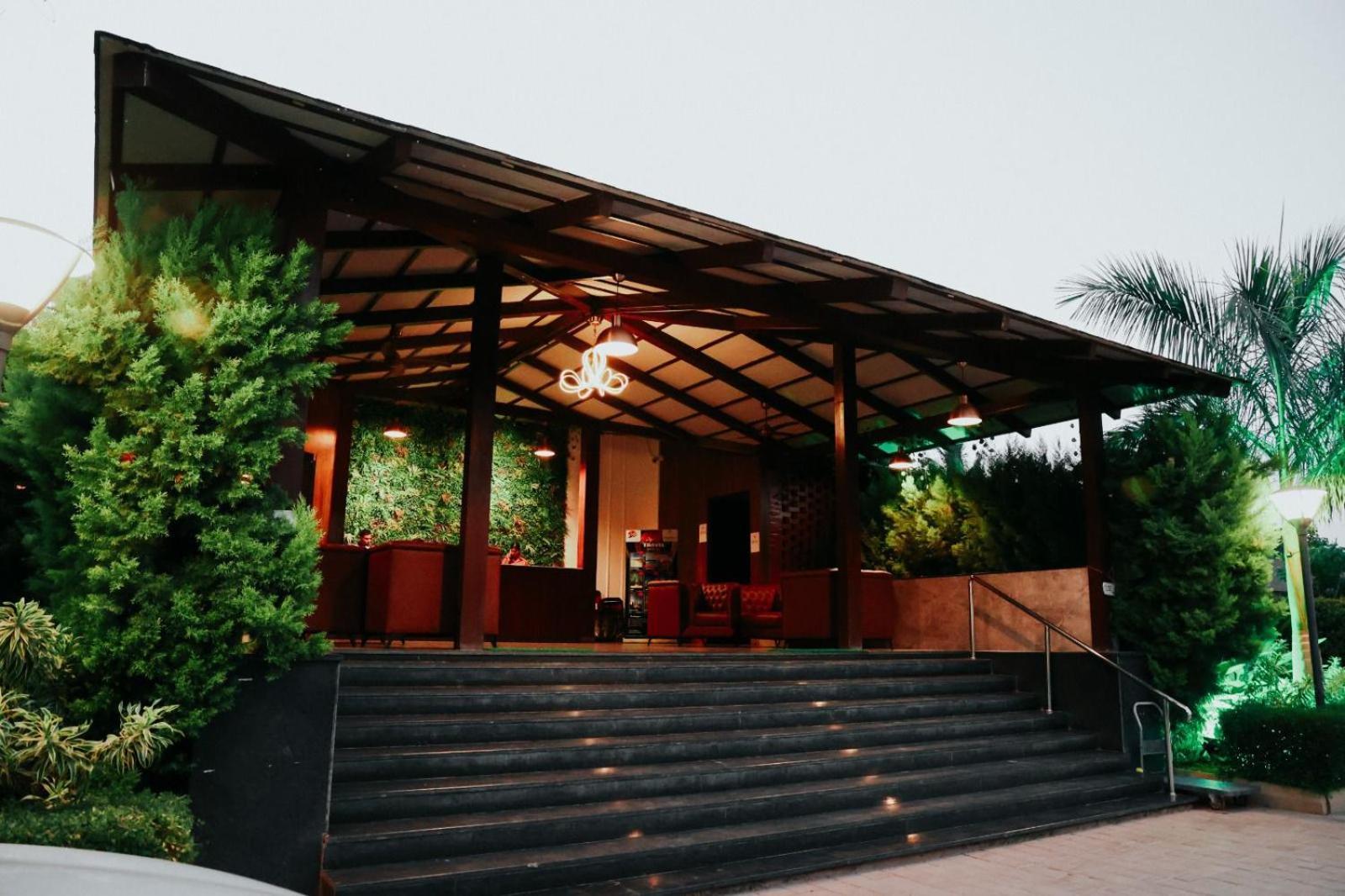 Veerdency Luxury Resort Devanahalli Exterior foto